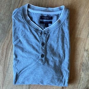 EUC Men’s Banana Republic luxury touch Henley shirt size M